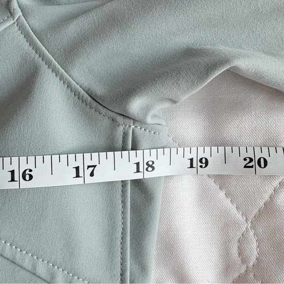 The North Face Summit Series Fleece Lined Jacket - Picture 9 of 10